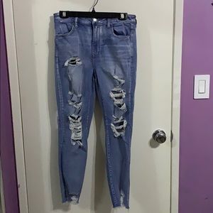 Medium Wash Ripped / Distress Hi-Rise Jegging
